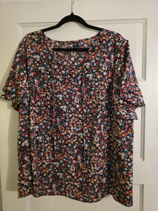 Emery Rose Tops - Emery Rose Floral Tie-Neck Navy Short-Sleeve Blouse